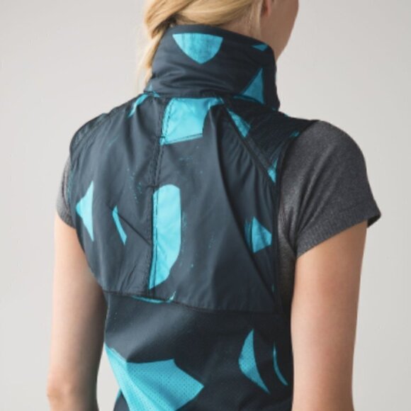 Lululemon Packable Water-Resistant Vest Blue Print 2 NWOT - Picture 3 of 12